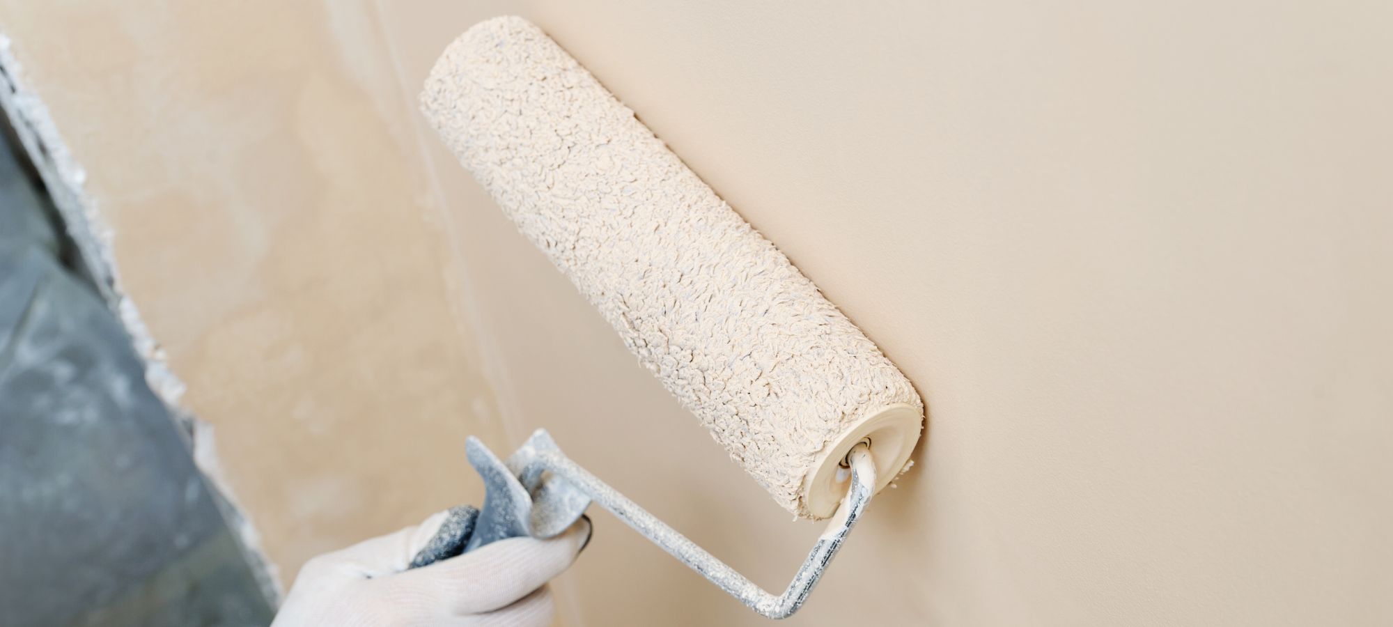 Fassadenfarbe-augsburg-farbe-streichen-roller-sehuber.jpg